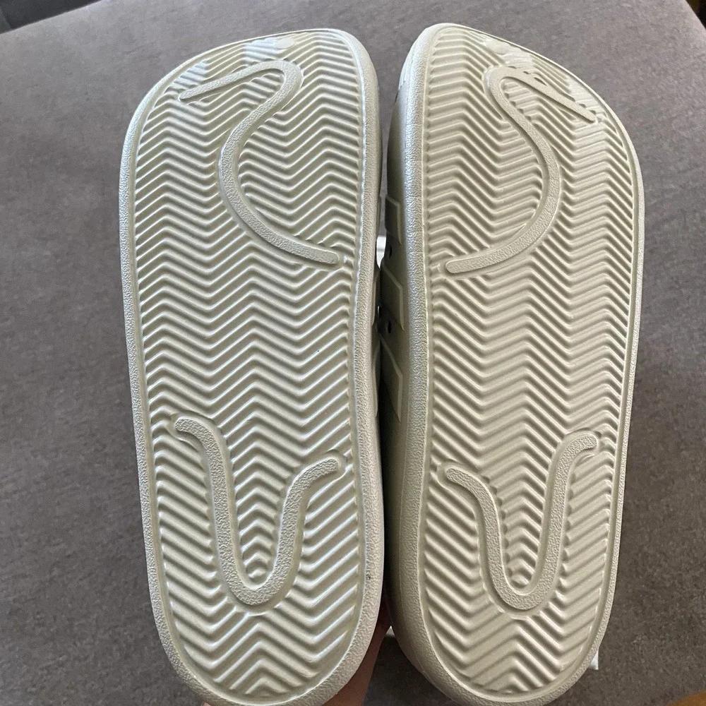 Adidas Men's Adilette Clog Shoes Men's Size 12 Gray Slides Sandals Tan IF8653